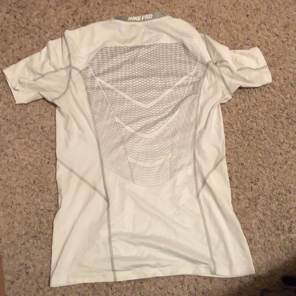 nike white shirt - Picture 2 of 3